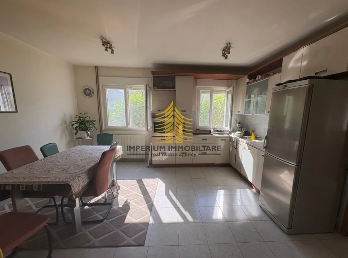 Kuća, Prodaja, Kaštel Lukšić, 170m2, U nizu - Kaštel Lukšić, Kaštela