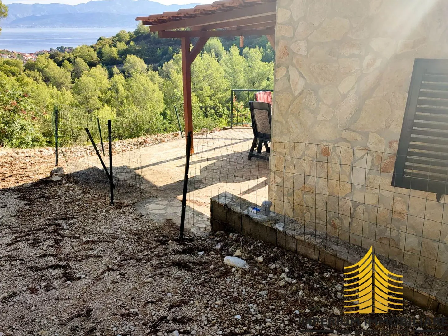 kuća, sutivan 30m2 (legalizirana) na parceli 2000m2 (maslinik) - slika 5