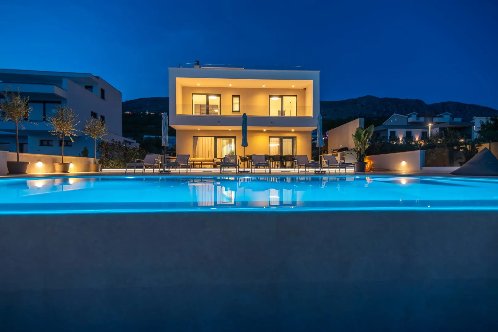 villa s bazenom, 300m2, podstrana - slika 16