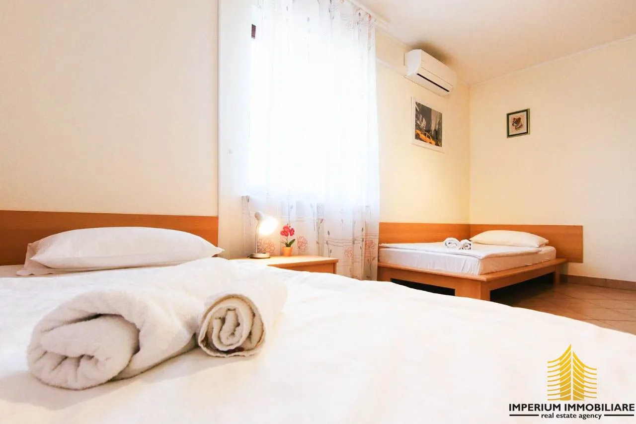 predivna apartmanska kuća - murter, jezera - slika 15