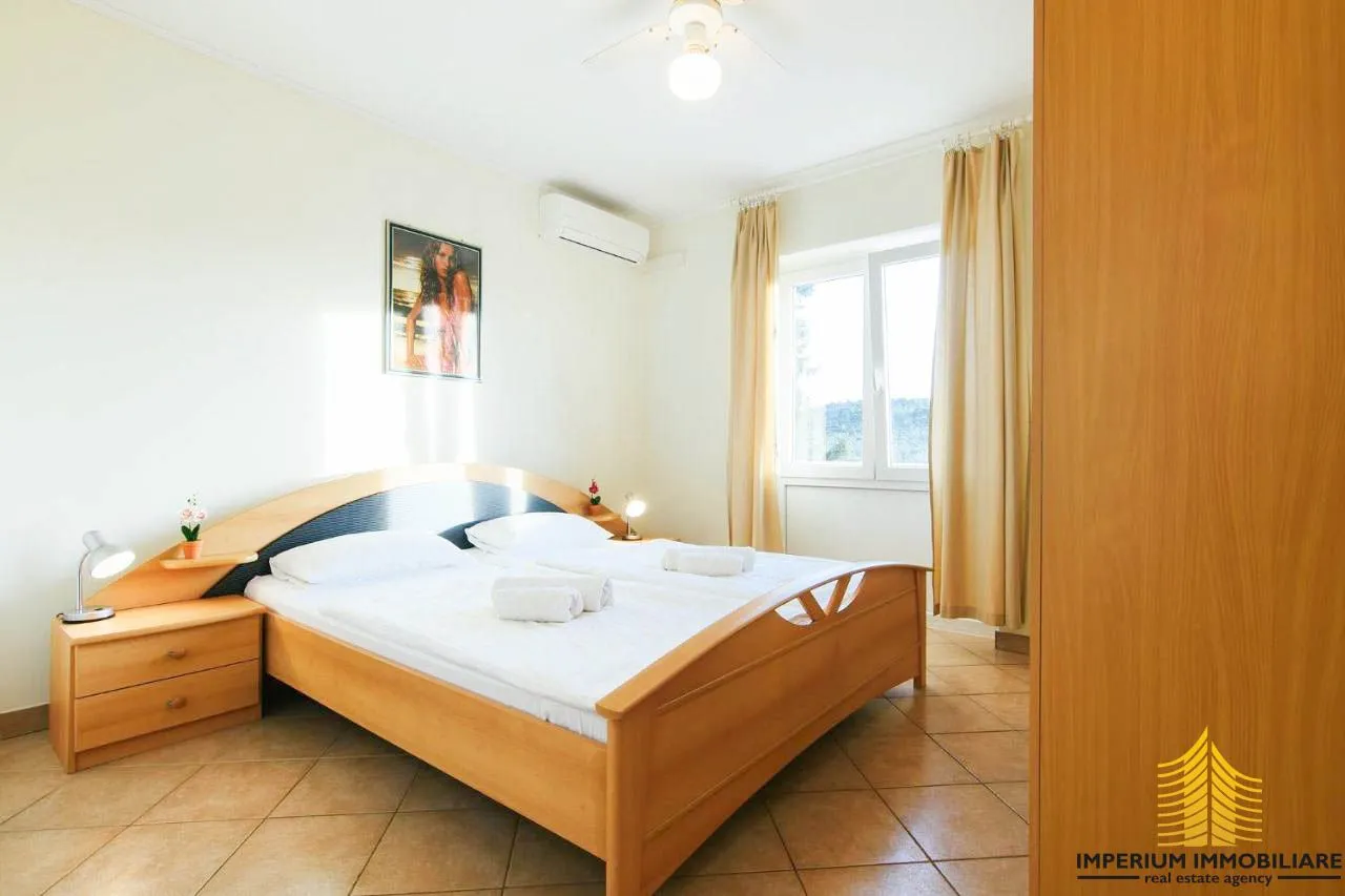 predivna apartmanska kuća - murter, jezera - slika 18