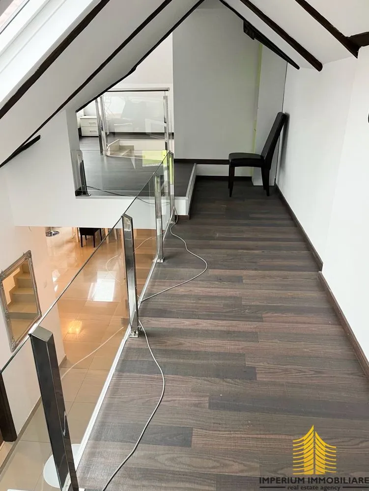 najam luksuznog dvoetažnog stana u centru grada – 150m² - slika 7