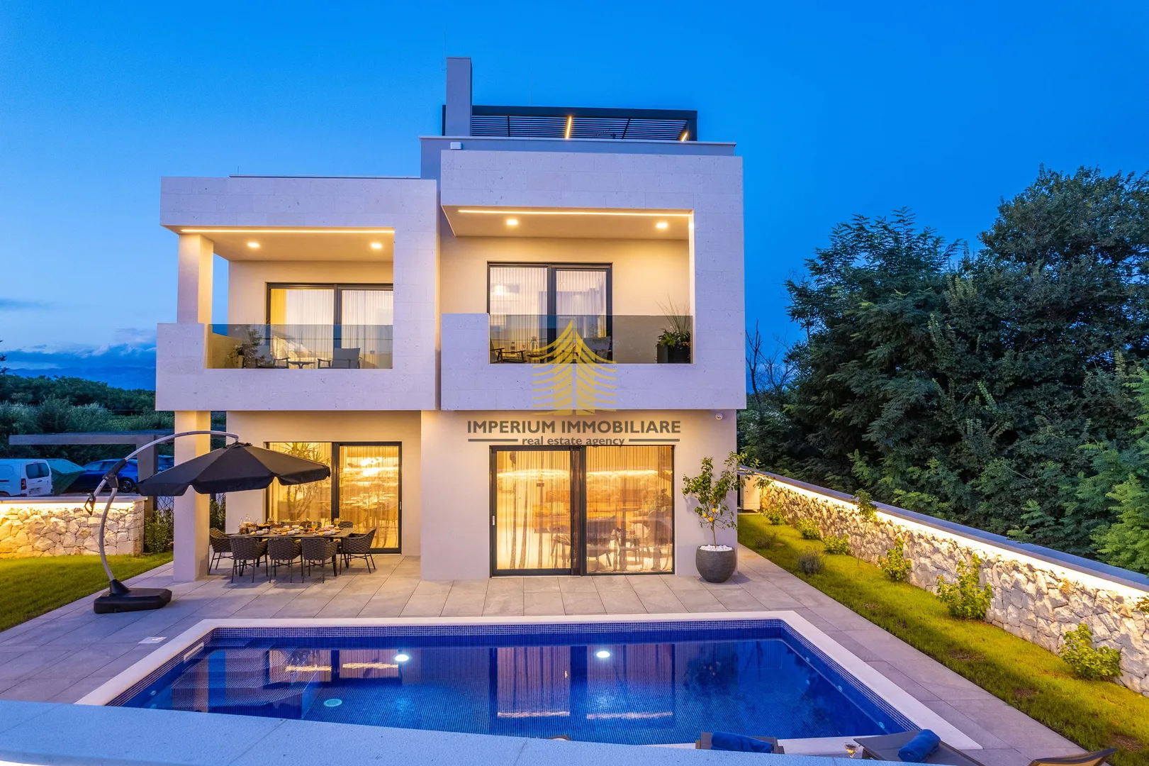 Kuća, Prodaja, Privlaka, 450m2, Vila