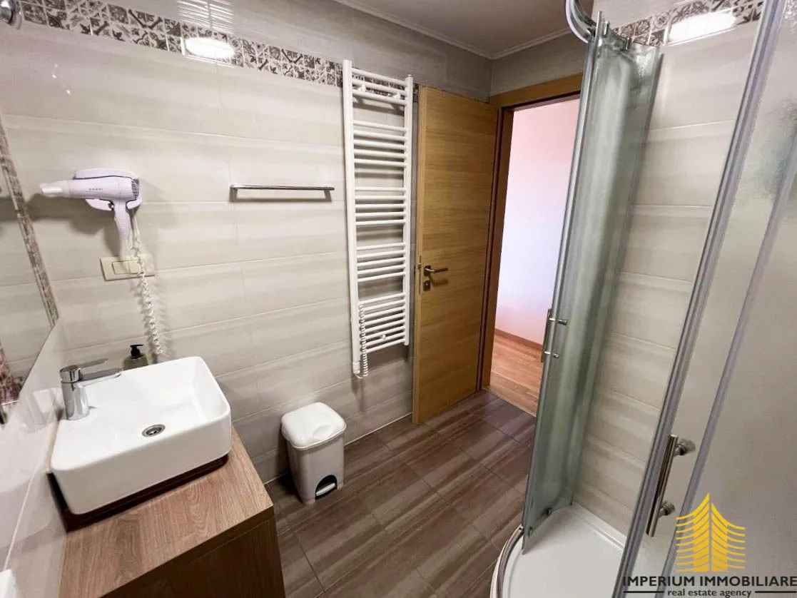 predivan novouređen hotel - kaštela - slika 24