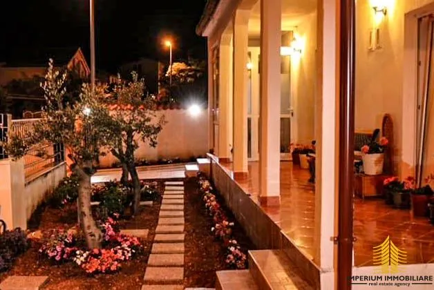 prilika - apartmanska kuća u šibeniku - slika 2