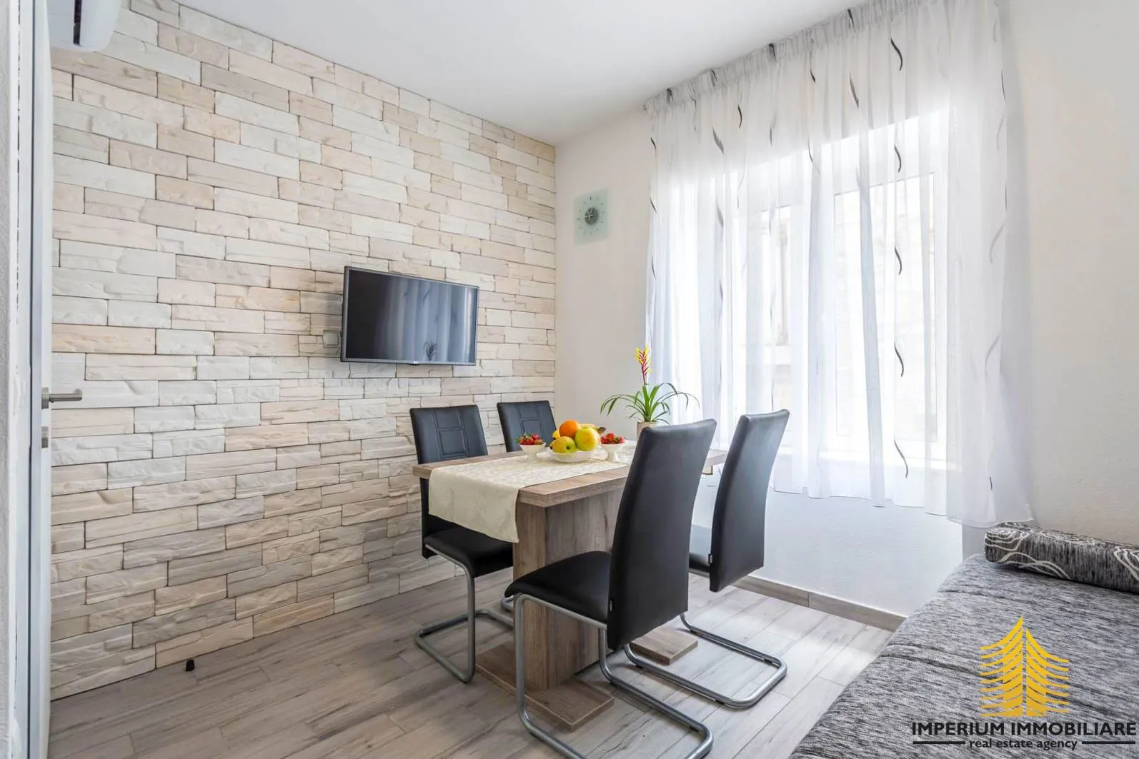 apartmanska kuća u centru milne - slika 8