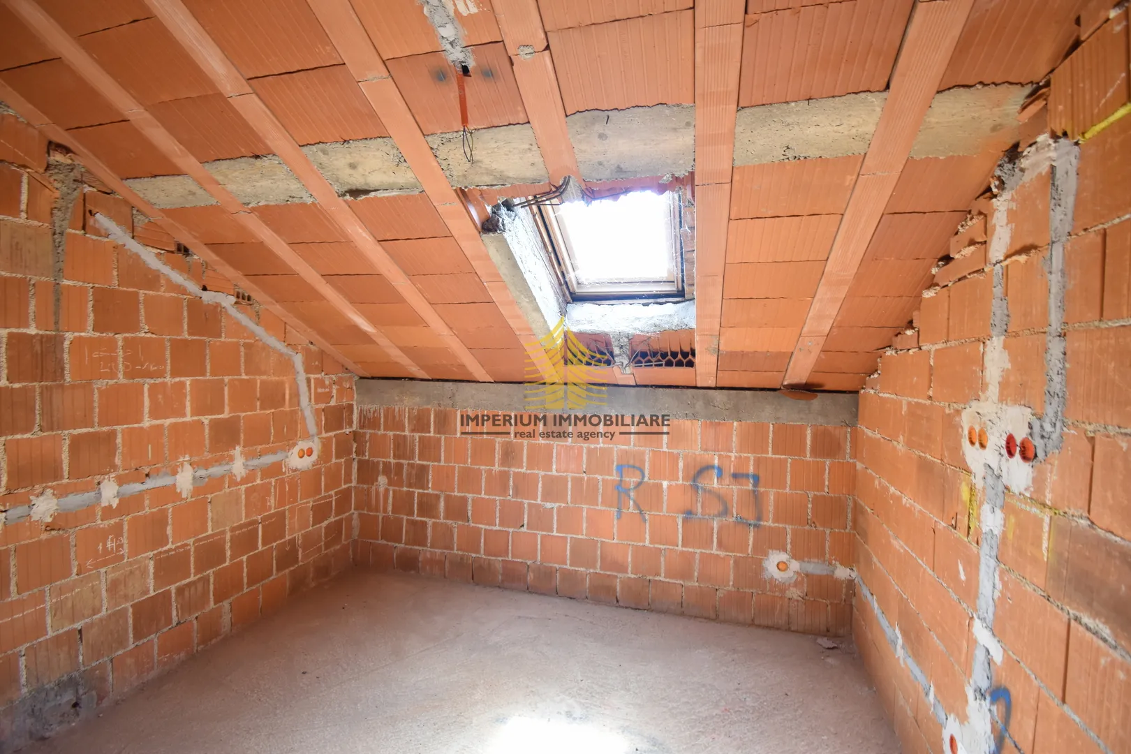 kuća sa 6 stanova, prodaja, sesvete, 560m2 - slika 29