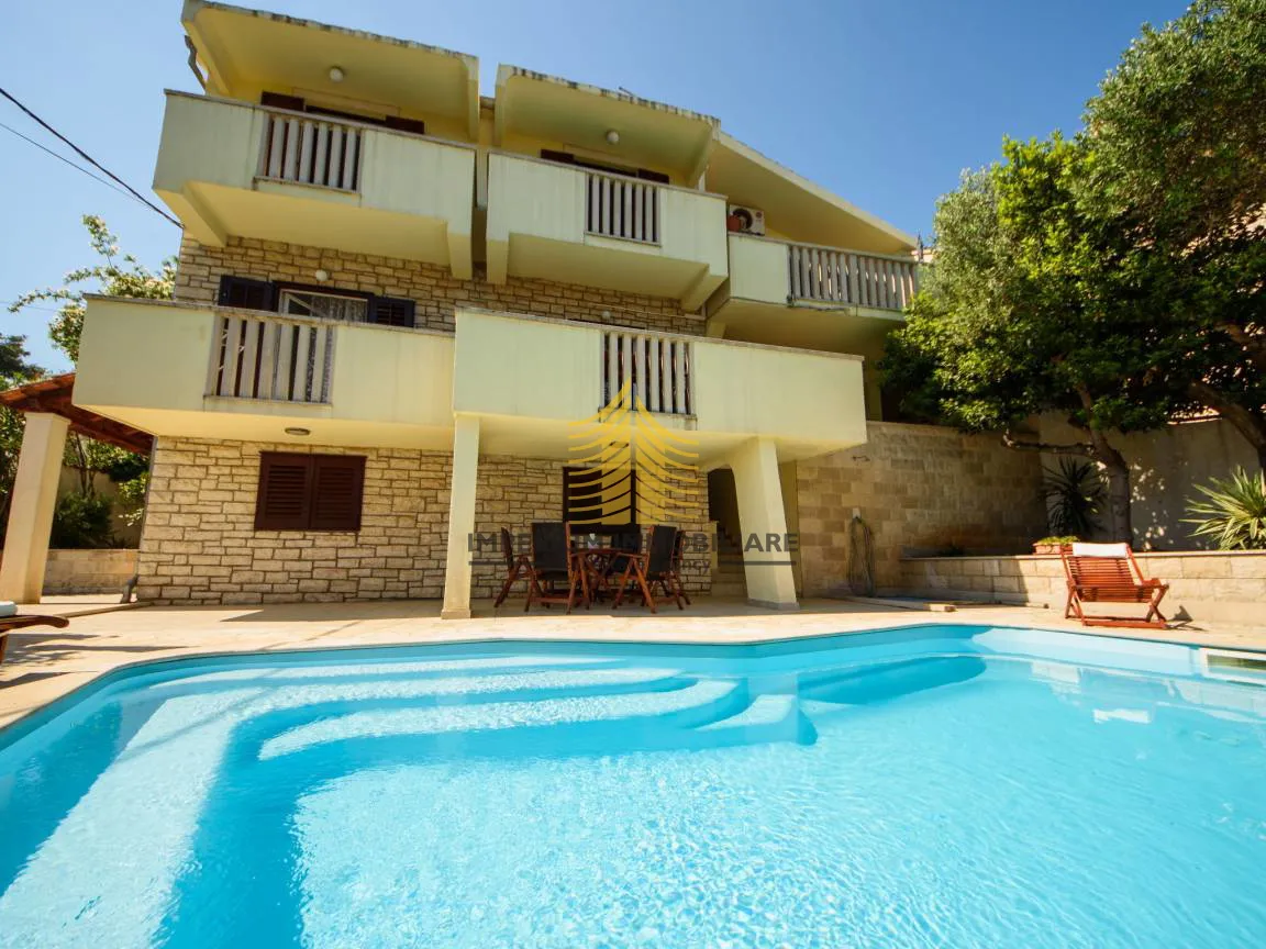 Kuća, Prodaja, Supetar, 200m2, Samostojeća - Mirca, Supetar