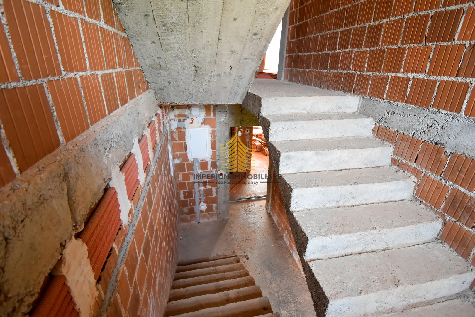 kuća sa 6 stanova, prodaja, sesvete, 560m2 - slika 18