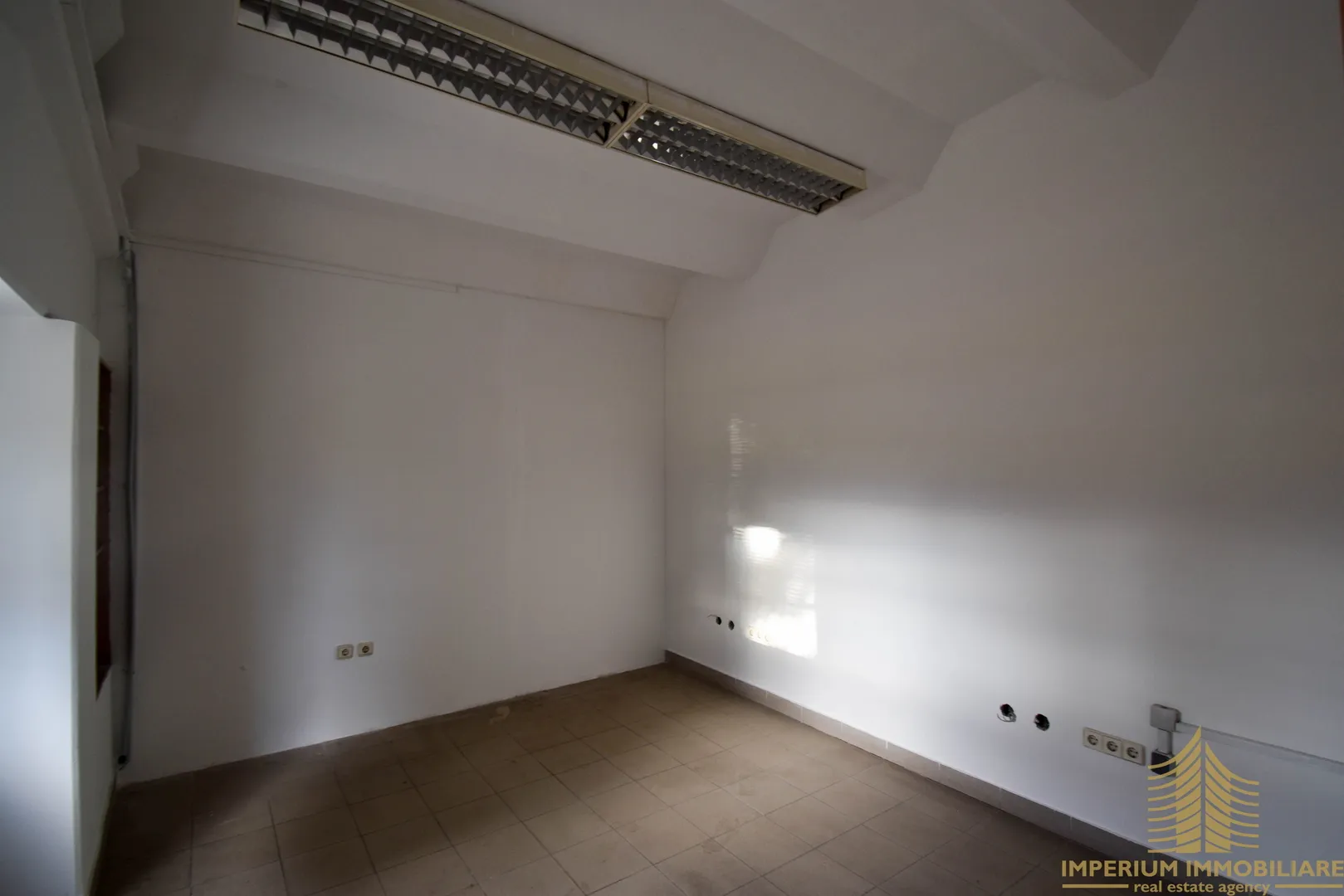 zaprešić: poslovni prostor; 1380m2 hala + uredi - slika 6