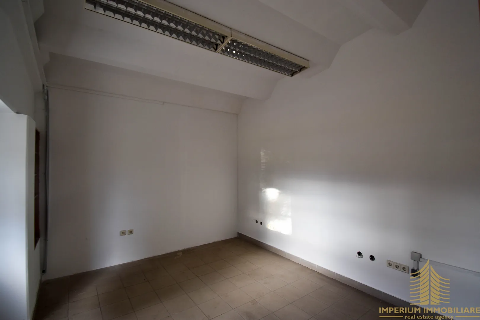 zaprešić: poslovni prostor; 1380m2 hala + uredi - slika 6