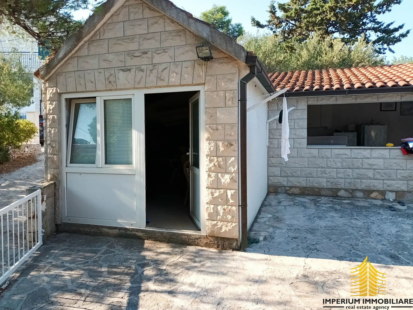 prilika - kuca na braču u neposrednoj blizini plaže - slika 4