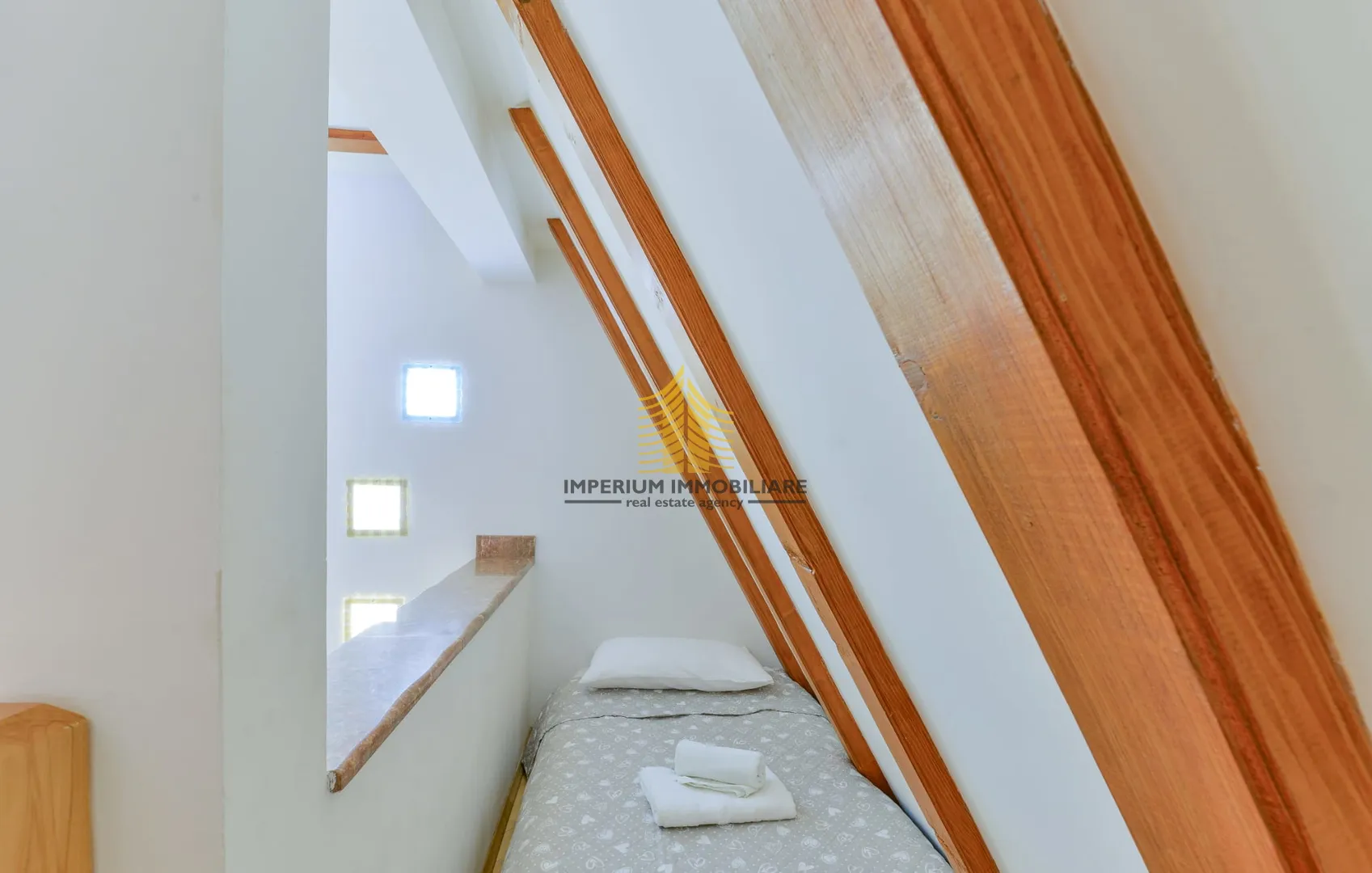 kuća, prodaja, gračac, 210m2, samostojeća - slika 25