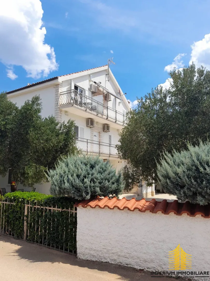 predivna apartmanska kuća - murter, jezera - slika 2