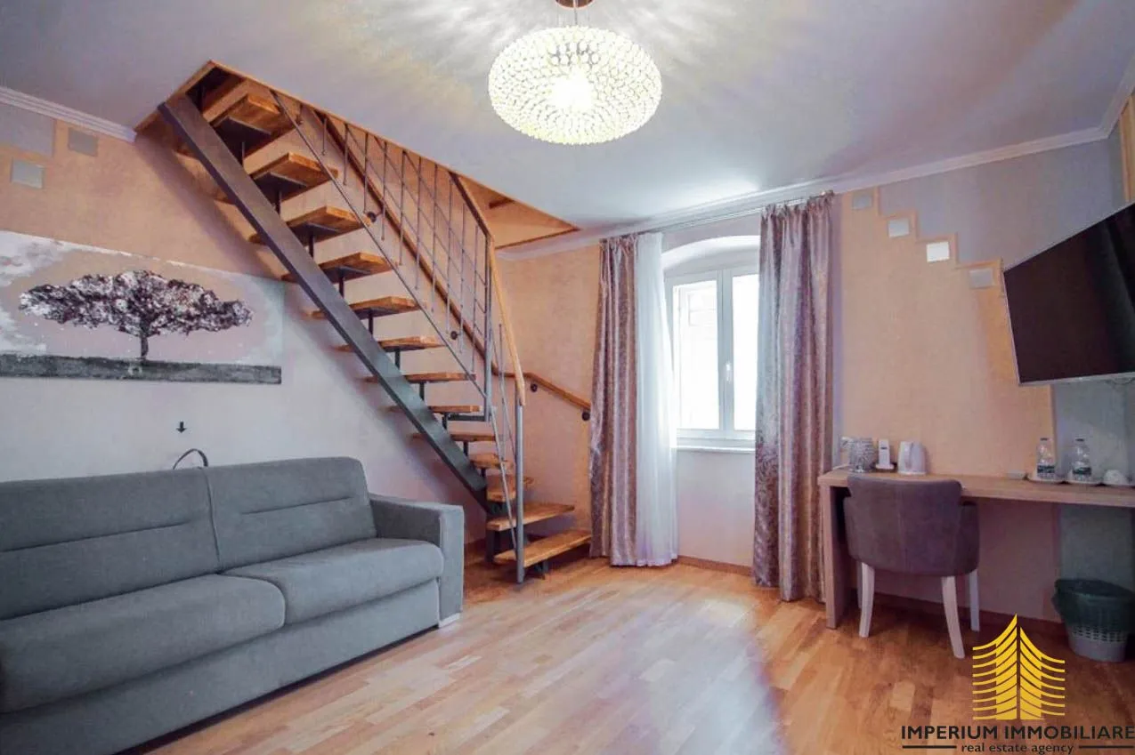 predivan novouređen hotel - kaštela - slika 9