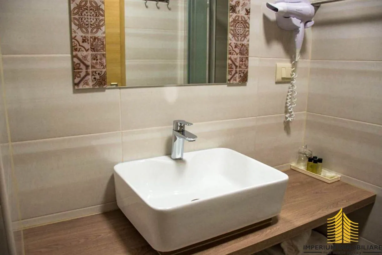 predivan novouređen hotel - kaštela - slika 12