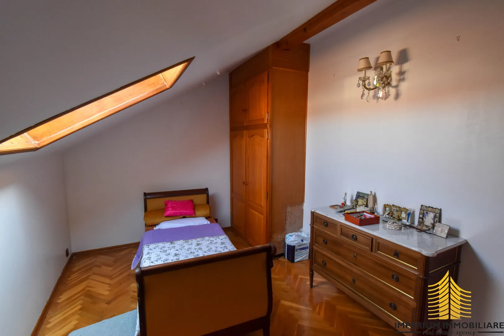 prodaja kuće jastrebarsko, 340m2, vrt+garaže, prilika ! - slika 8