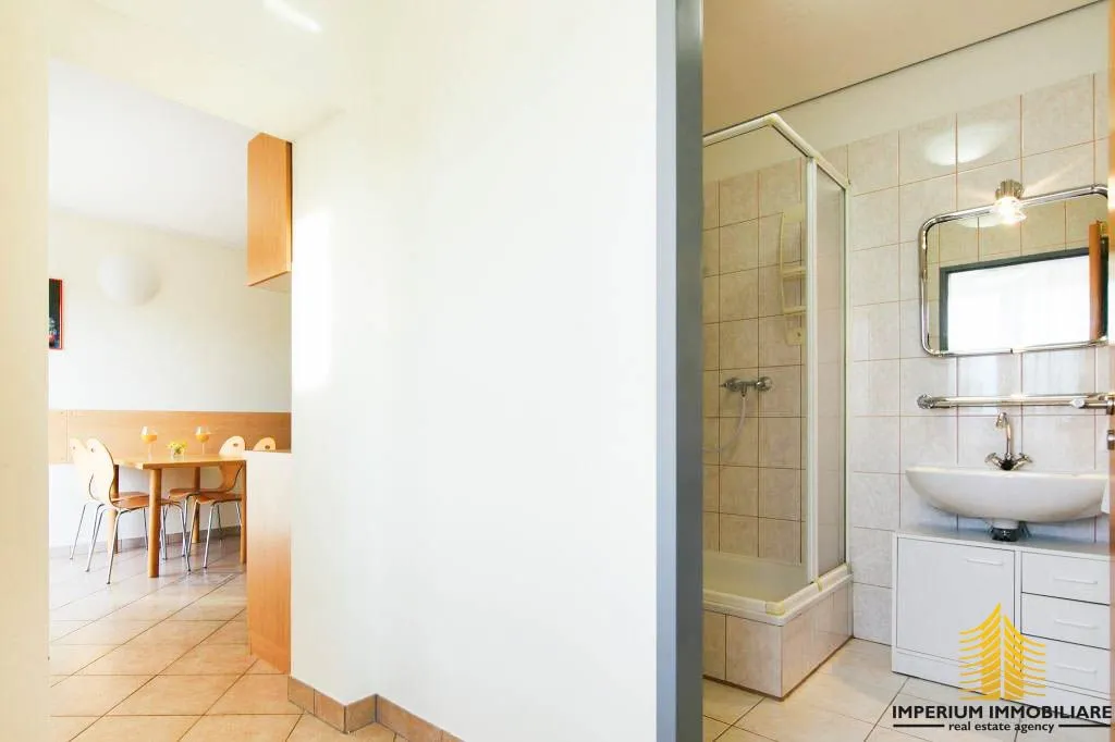 predivna apartmanska kuća - murter, jezera - slika 4