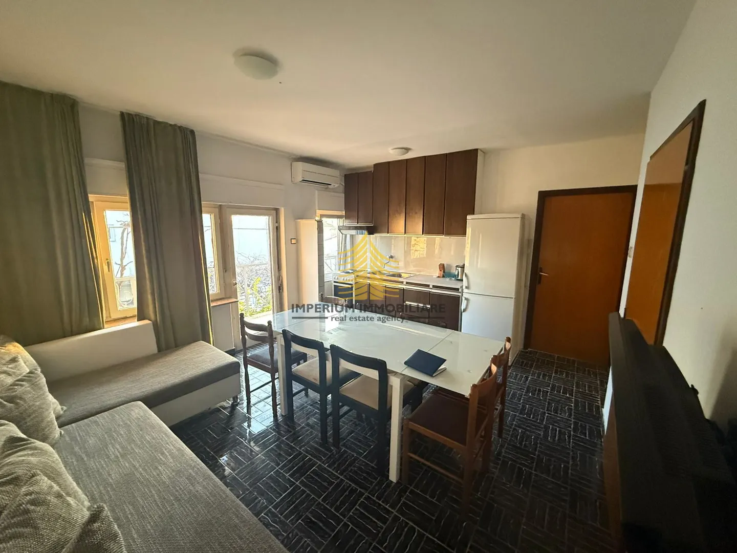 Kuća, Najam, Kaštel Novi, 226m2, Samostojeća - Kaštel Novi, Kaštela