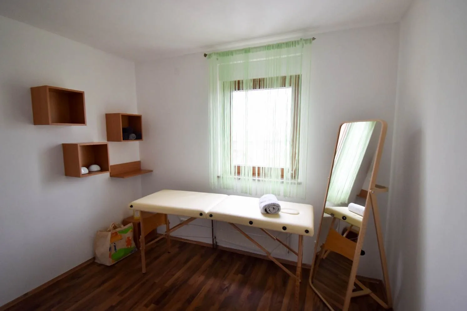 stan: granešina, 120m2, najam - slika 8