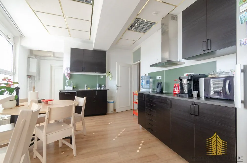 poslovni prostor, 300 m2, knežija, 8 prostorija, uređen - slika 12