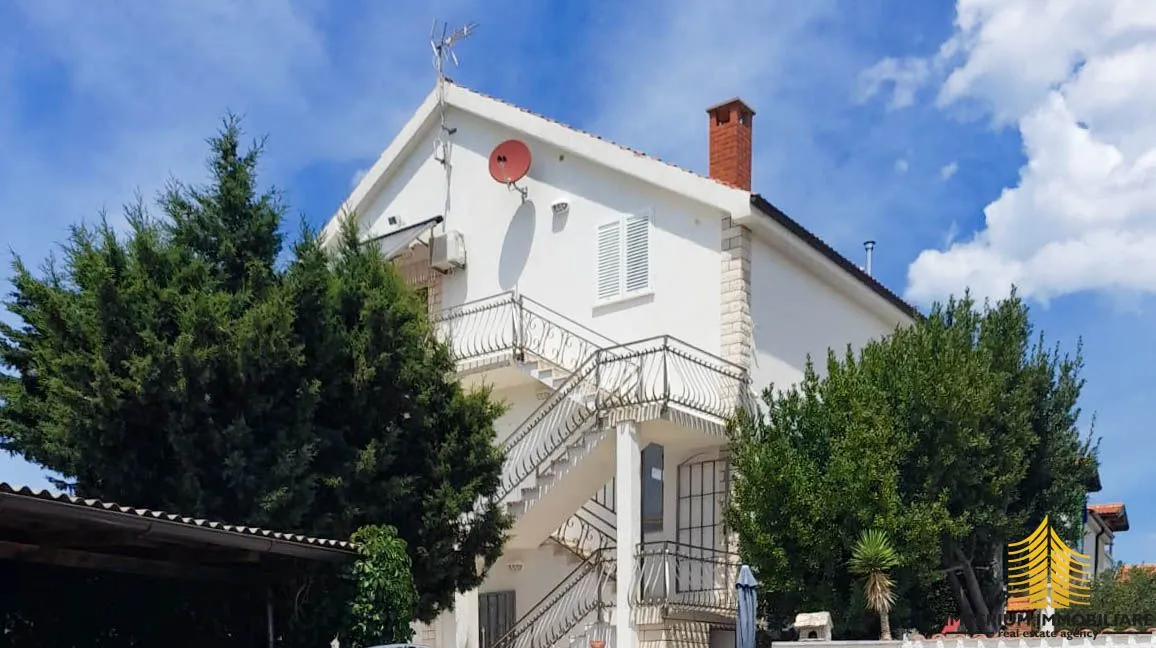 predivna apartmanska kuća - murter, jezera - slika 9