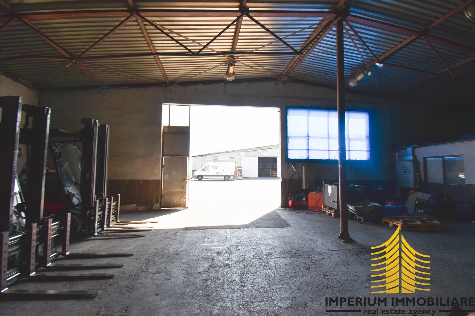 poslovni prostor: žitnjak, hala - skladište 1300 m2 (zakup) - slika 3