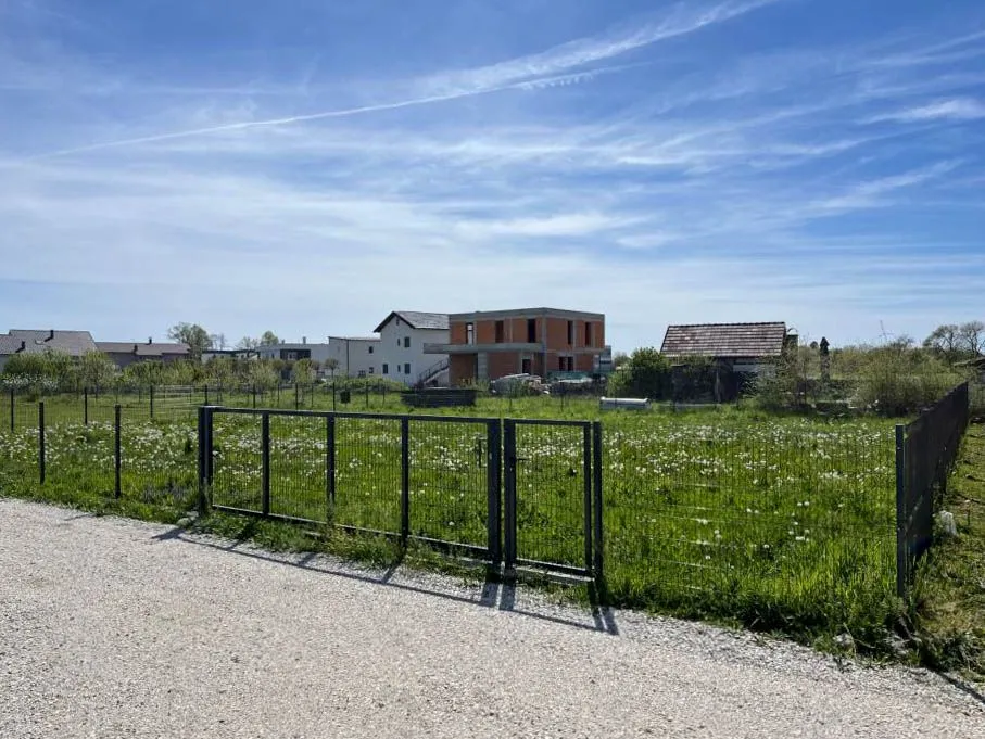 građevinsko zemljište: gornji stupnik - 605m2 - slika 2