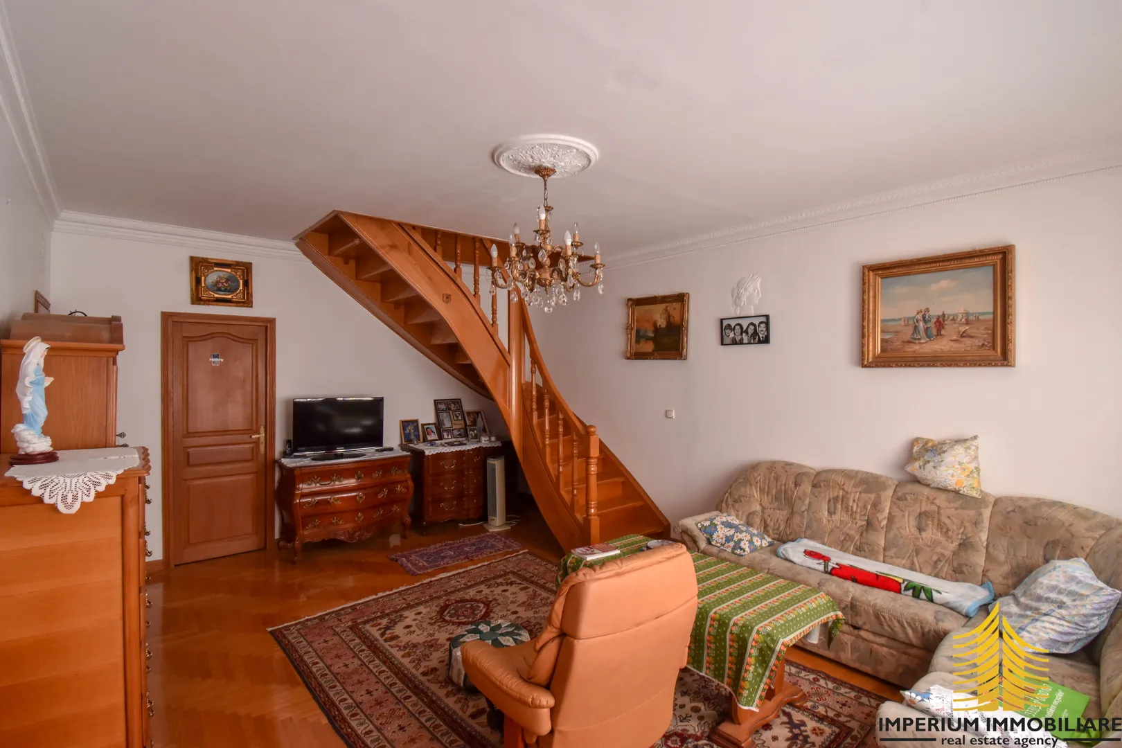 prodaja kuće jastrebarsko, 340m2, vrt+garaže, prilika ! - slika 1