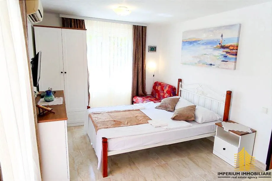 apartmanska kuća u rogoznici - slika 2