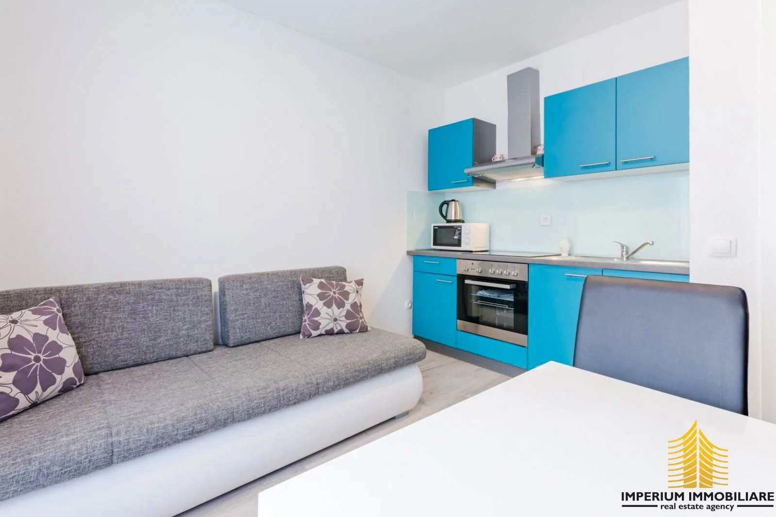 apartmanska kuća u centru milne - slika 15