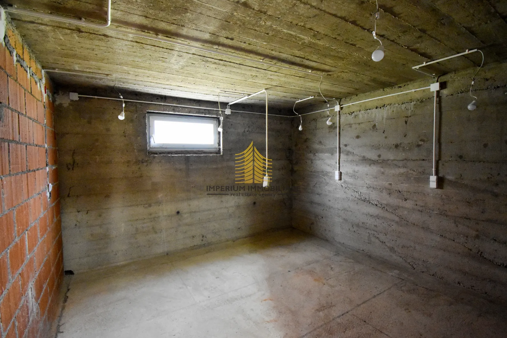 kuća sa 6 stanova, prodaja, sesvete, 560m2 - slika 7