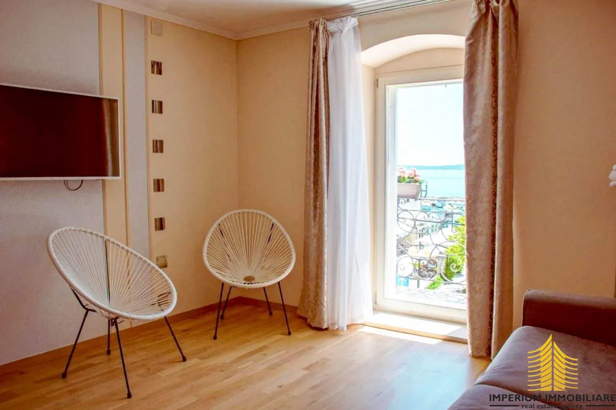 predivan novouređen hotel - kaštela - slika 18