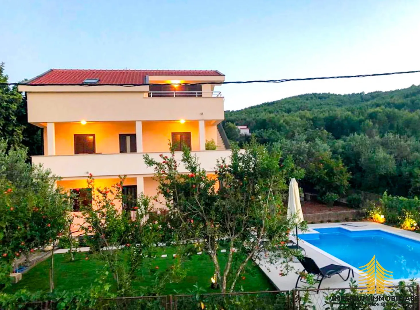 predivna apartmanska kuca - arbanija - slika 16