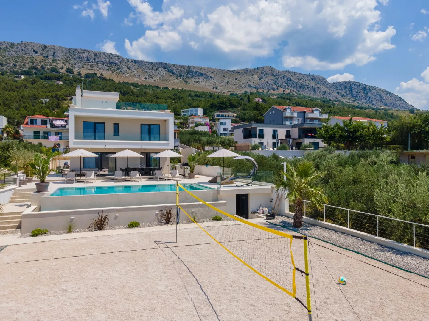 villa s bazenom, 300m2, podstrana - slika 45