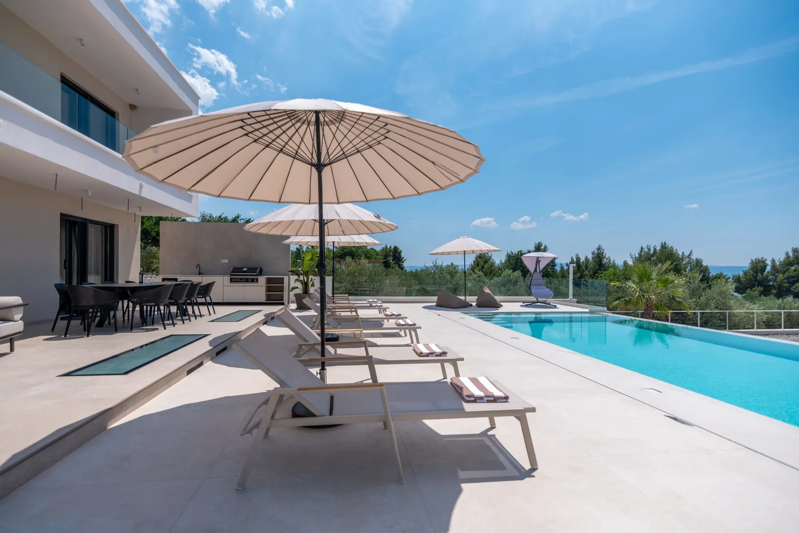 villa s bazenom, 300m2, podstrana - slika 36