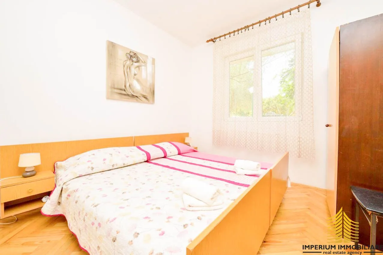 vila sa 8 stanova i bazenom - slika 22