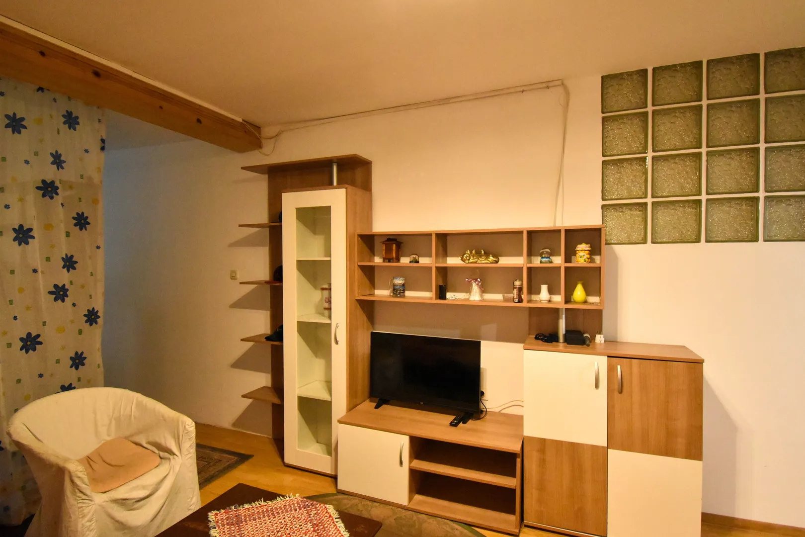 stan 72m2, dvije spavaće, 2 parkirna mjesta, fraterščica - slika 3