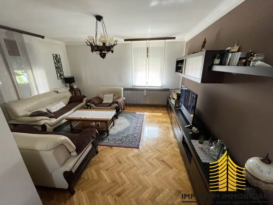 Prodaje Se Kuća, 230 M2, Donja Dubrava - Zagreb