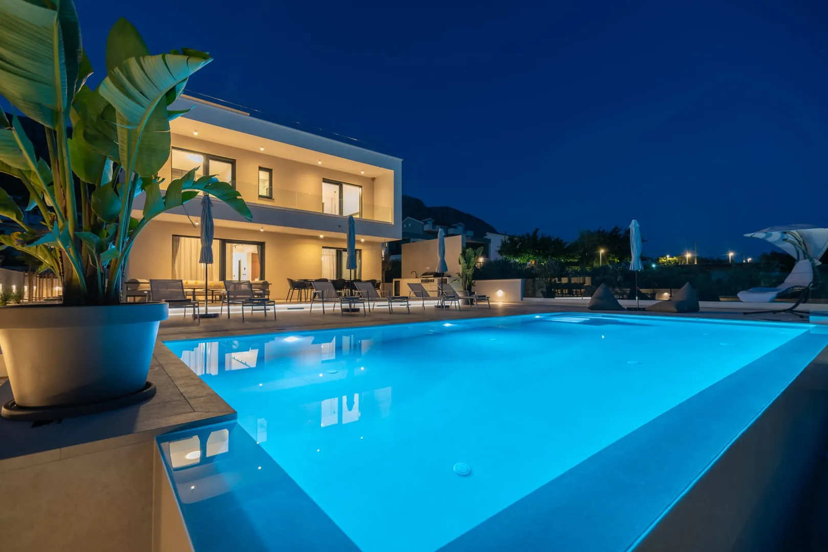 villa s bazenom, 300m2, podstrana - slika 17