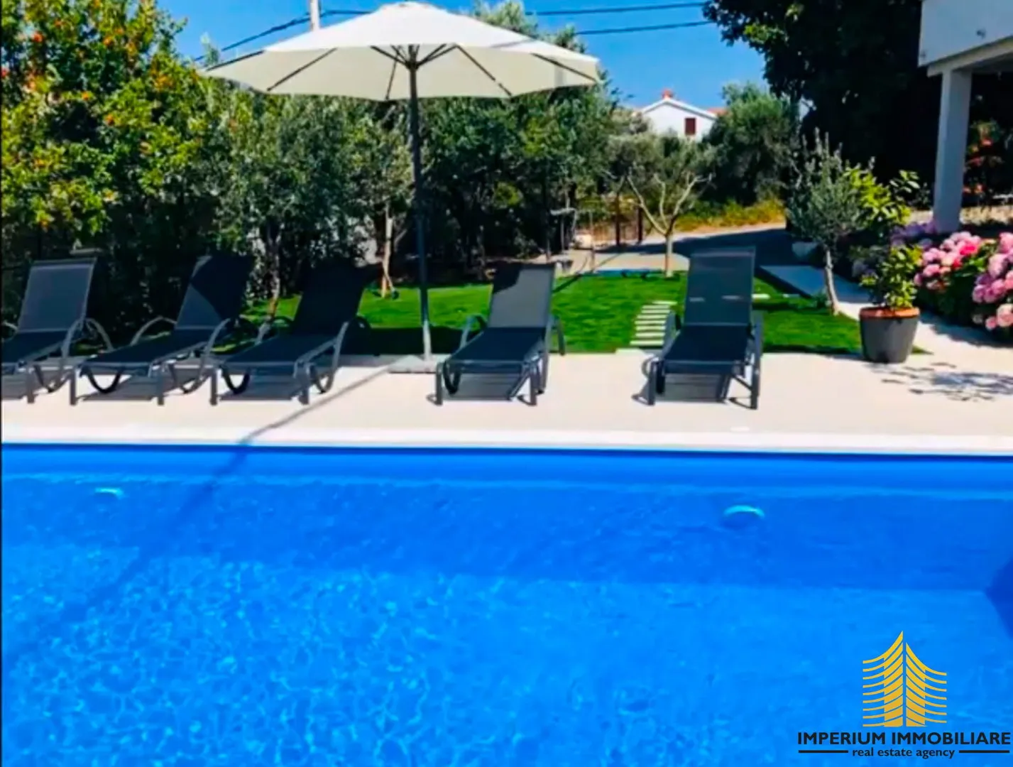 predivna apartmanska kuca - arbanija - slika 2
