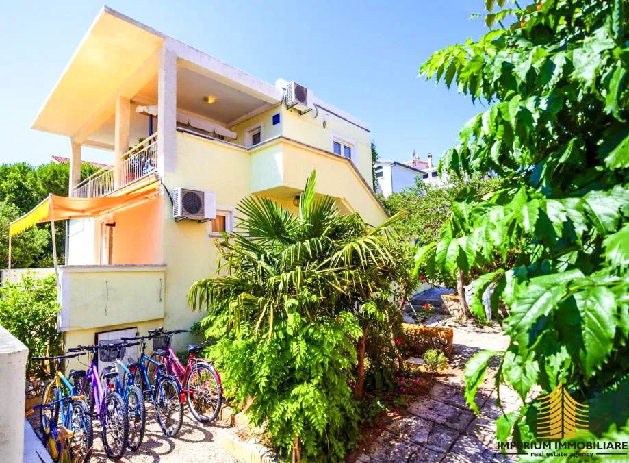 apartmanska kuća u rogoznici - slika 9