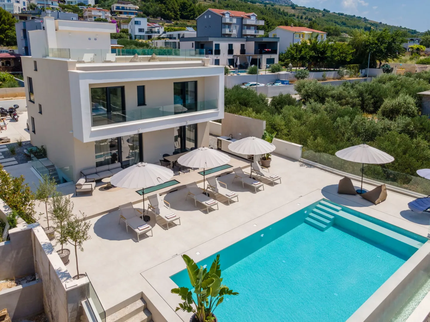 villa s bazenom, 300m2, podstrana - slika 2