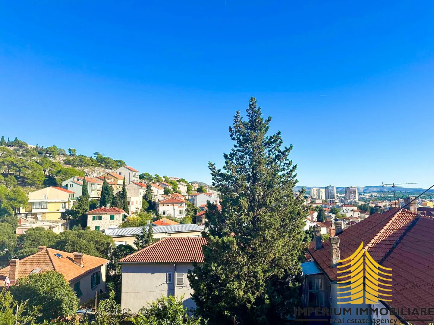 kuća u centru šibenika - novouređena - slika 8