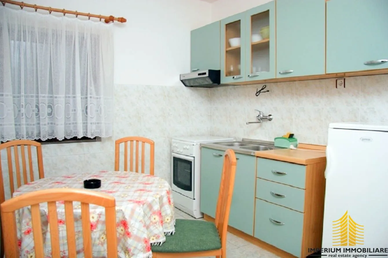 prilika - kuca na braču u neposrednoj blizini plaže - slika 9