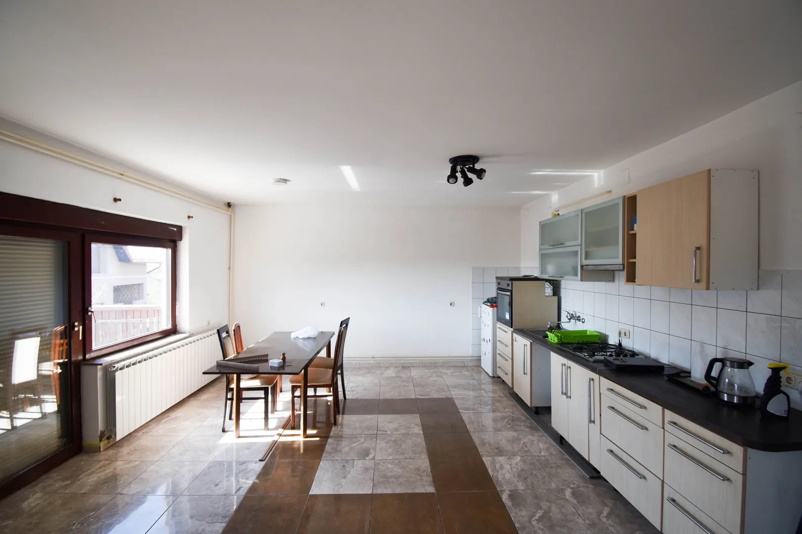 cerje, najam, 200m2 - slika 1