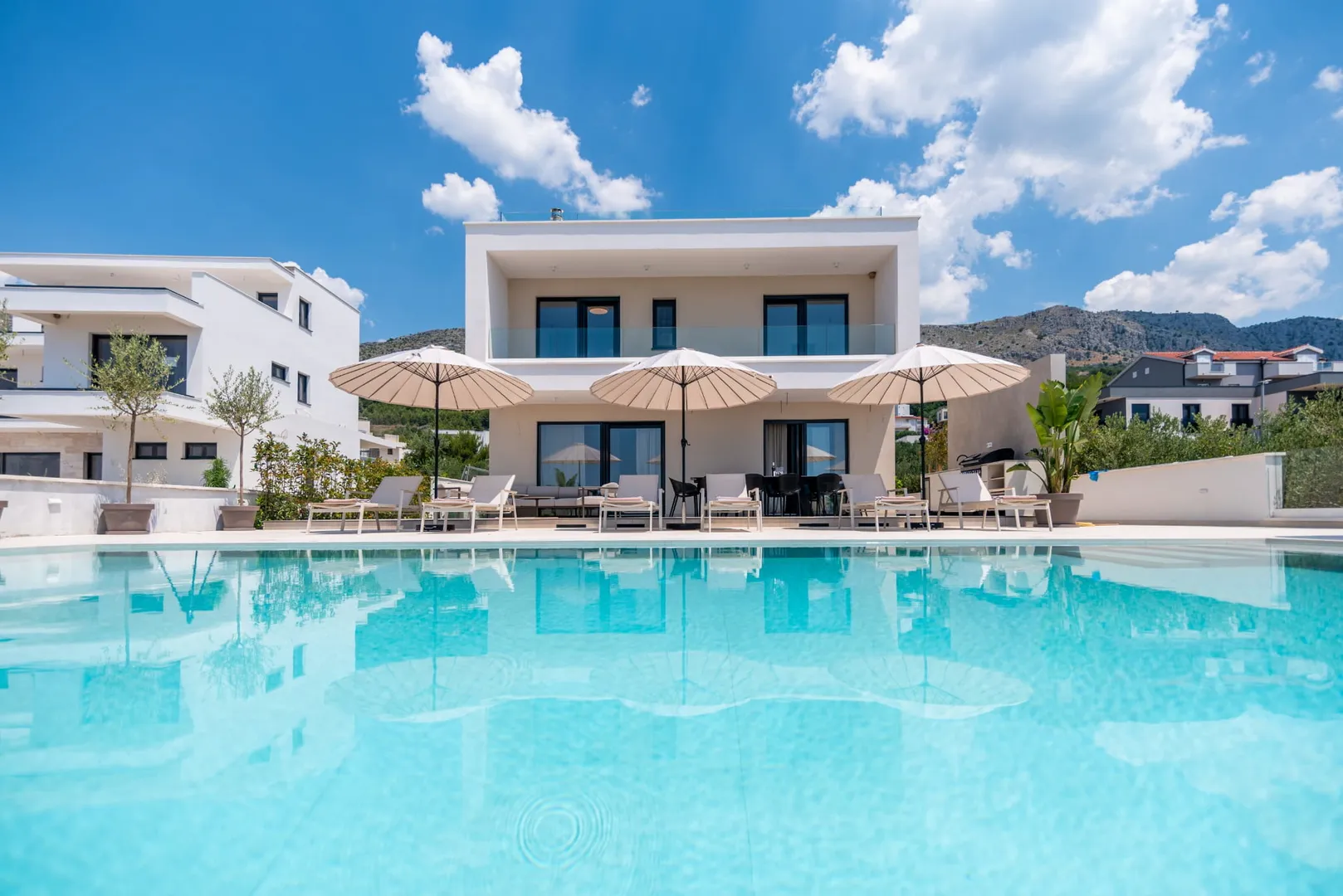 villa s bazenom, 300m2, podstrana - slika 9