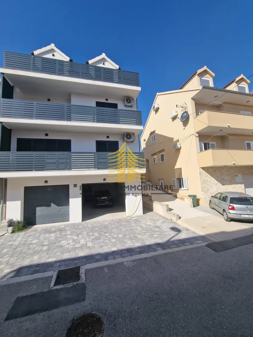 Kuća, Prodaja, Šibenik, Meterize, 353.24m2, U nizu