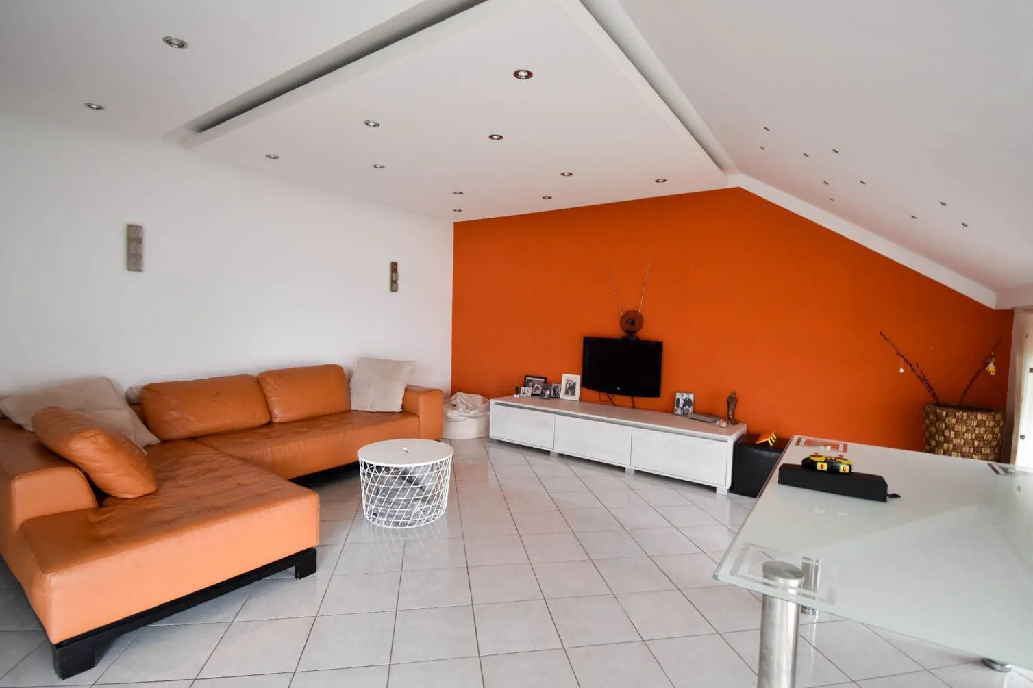 stan: granešina, 120m2, najam - slika 1