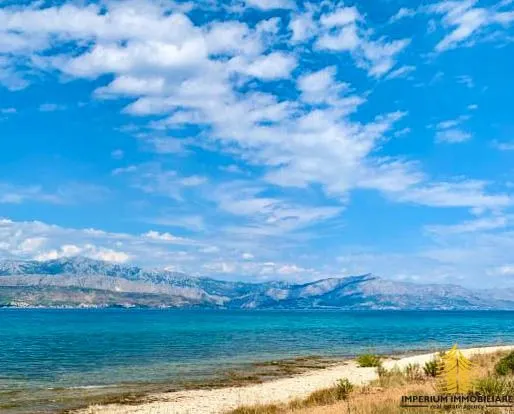 Ekskluzivno - Zemljište Brač - 1. red do mora! Idealno za hotele - Supetar